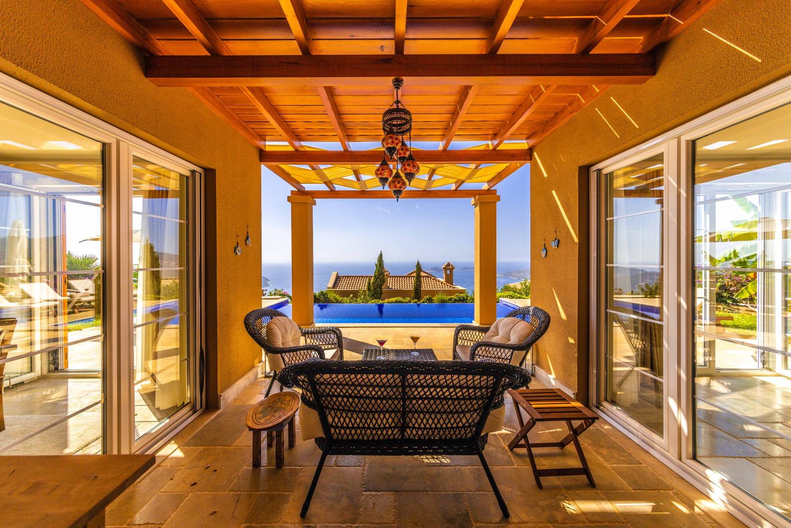 Sea-view pool villa with IPTV, Wi-Fi and smart-home systems